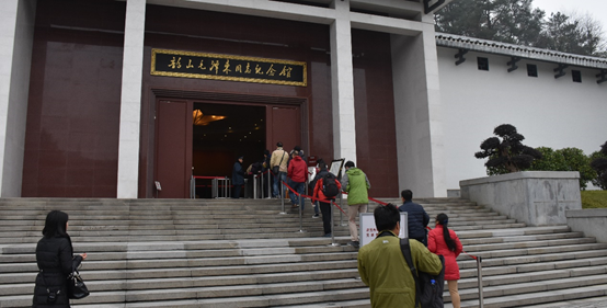  学员们参观韶山毛泽东同志纪念馆