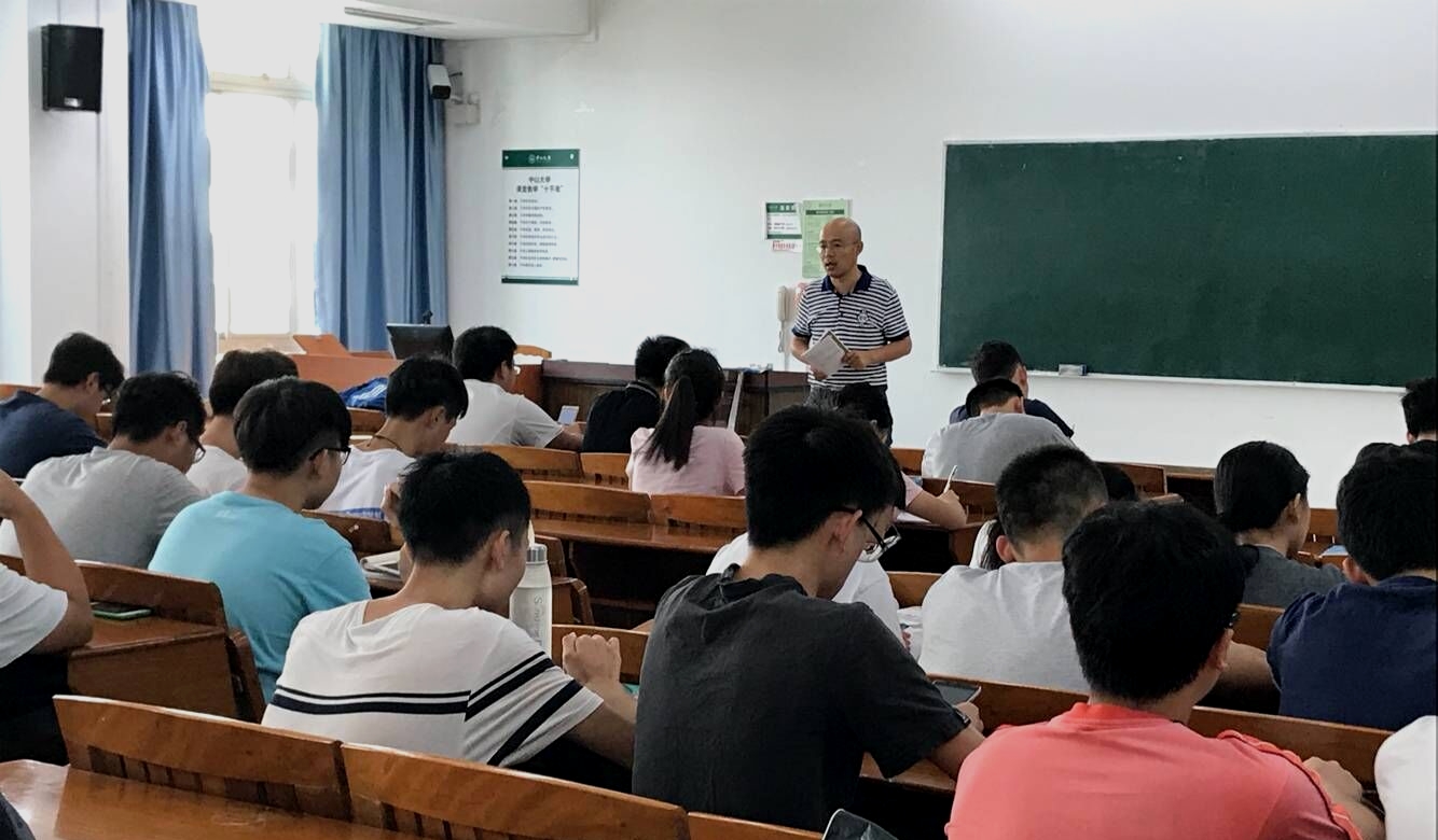 学在中大，大力推进人才培养力度；追求卓越，多渠道促进本科生科研素养