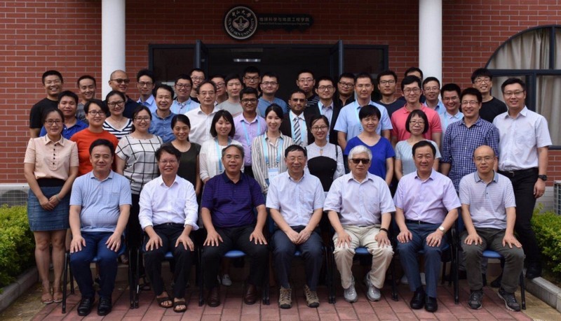 所有与会学者合影留念