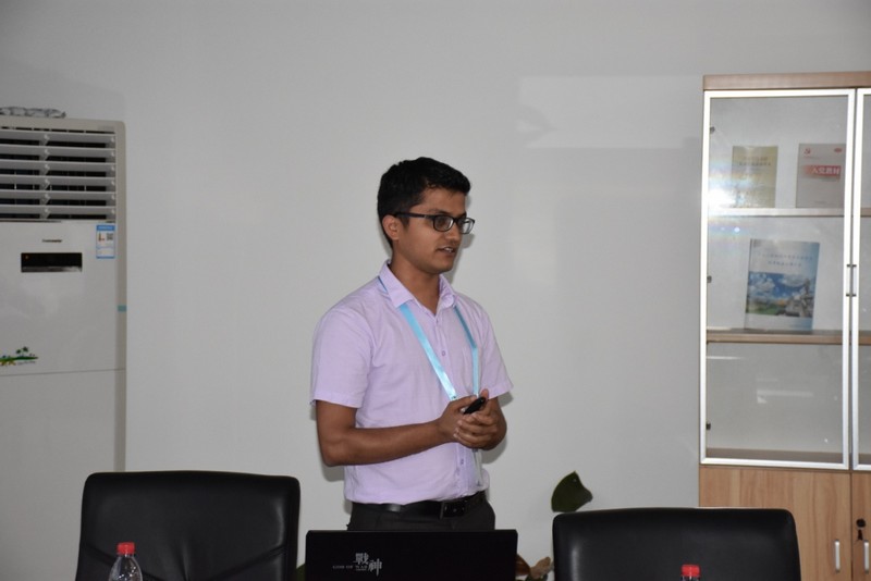 尼泊尔学者Bhupati Neupane在进行主题报告