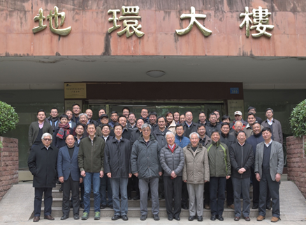 参会的院士与专家合影留念